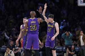 范德彪盛赞里夫斯：即便仅是球队的第三选择，他也在每场比赛中拼尽全力，联盟中能砍下50+的球员屈指可数。