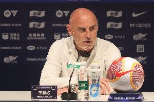 足球报：中超前四强深陷“连环车祸”漩涡，争冠悬念犹存好戏可期