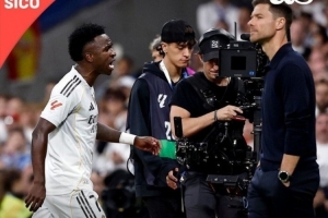 世体：维尼修斯被换下时疑似怒喷脏话，或因此不当言行遭5.3万欧元罚款。