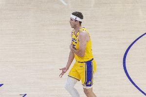 雷迪克谈文森特缺阵：必须解决控球问题，过度依赖里夫斯会给其过大压力。