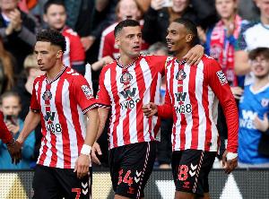 英超9轮战罢，一支新晋黑马强势崛起，目前排名前四，这支“黑猫”队伍确实不容小觑。