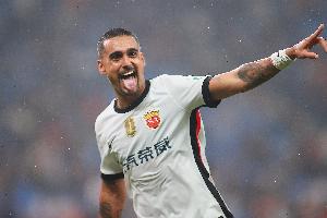 媒体人评中超争冠队遇阻：反赌扫黑成效显现，仍需持续推进。