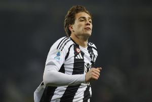 根据《都灵体育报》的消息，伊尔迪兹左膝患有髌腱炎，但他可能仍会首发出战乌迪内斯。