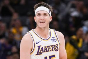 里夫斯：我必须珍视球权，并随时准备为队友创造最佳机会。