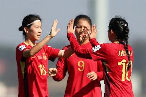 马德兴报道：中国U17女足为对标朝鲜队，实施一日三练高强度训练，单次训练课跑动距离超12000米。