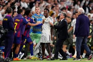 记者：维尼修斯尚未适应不再是球队核心的角色，姆巴佩已成为皇马的新晋核心人物。