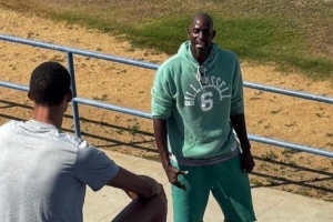 加内特表示，文班参加特训并非为了训练本身，而是为了进行思想上的交流。