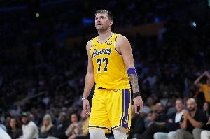 湖记：除手指扭伤和小腿挫伤外，东契奇还接受了腹股沟伤势的理疗。