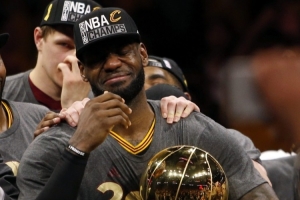 詹姆斯：我在骑士、热火和湖人都该值5亿合同，因我在这三队都夺得了冠军。