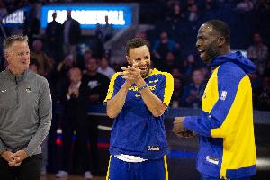 库里谈及特殊阵容：这完全体现了科尔的典型战术理念，球队对此早已习以为常。