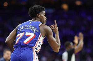 探花埃奇库姆砍下26分4篮板7助攻，状元仅得2分，小杨8分钟3投0中贡献1分1板。