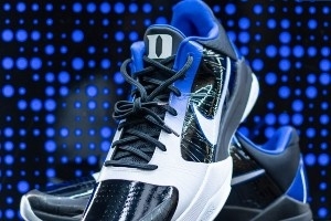 羡煞旁人！杜克大学正式曝光了球队专属的第三款科比5代配色。