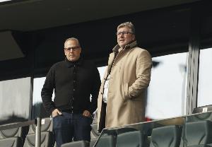 据体图报道，法兰克福高层正在中国与比亚迪洽谈球场冠名合作，合同总价预计为9000万欧元。