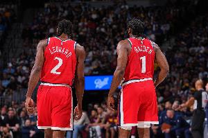 库里：我们采取多人包夹防守哈登与小卡，迫使他们陷入夹击中处理球。