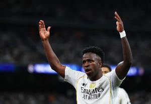 维尼修斯认为阿隆索对自己不公，而巴尔韦德则更倾向于踢中场位置。