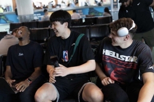 队记：身处千里之外的你，或许不了解瀚森正面临的文化隔阂，他也不可能迅速变成姚明。