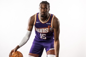 马威：时刻准备登场，防守需高度专注，进攻应选择合理方式。