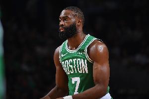 杰伦-布朗：这两场篮板球保护非常出色，这为我们奠定了优势。