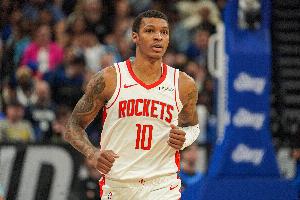 乌度卡：贾巴里·史密斯对自己的身体更具信心，这一变化已在比赛中显现。