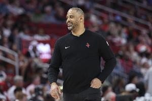 乌度卡谈及三分防守策略时表示：若出手球员是我们预期中的目标，那么这次出手是可以接受的。