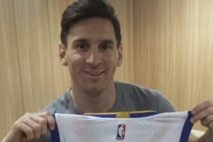 梅西：乔丹和马拉多纳一样超越了体育，詹姆斯与库里则都是GOAT。