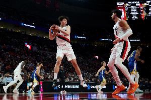 球队的快节奏打法是否会影响杨瀚森的上场时间？队记回应称并无影响，不过杨瀚森仍需对此进行适应。