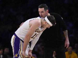 雷迪克：里夫斯的能力已得到充分验证，他是一位果断的决策者，我对他的判断力充满信心。