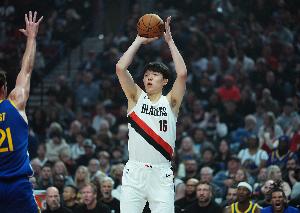 杨瀚森或将对阵偶像约基奇！今夏约老师曾调侃：打爆小杨就给签名