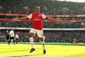 百米速度的极限在哪里？沃尔科特分享道，自己15岁时曾跑出10秒6的成绩，只是当时的跑步姿势并不标准。