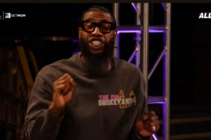 香波特：与詹姆斯并肩作战时，球员不能过度表现自我，他坦言自己只能蹲守底角，感到十分难受。