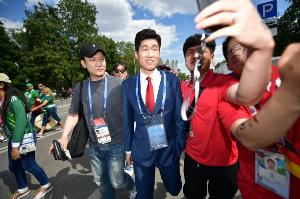 朴智星认为，凭借现有阵容，韩国队有能力冲击世界杯八强，但小组出线才是更现实的目标。