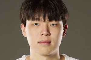 徐静雨指出，当其他球员都在进步时，唯有杨瀚森出现退步，因此已被彻底弃用。