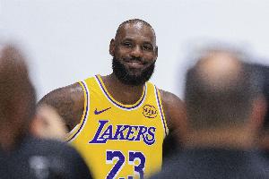 Shams：詹姆斯未来尚未有定论，尽管他可能留在湖人队，但他仍将是一名自由球员。