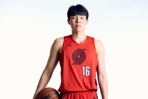 媒体人：杨瀚森需保持心态，所有沉淀皆为日后爆发。