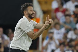 瓦伦西亚主帅：上半场我们基本未过半场，边路承受了来自皇家马德里的巨大压力。