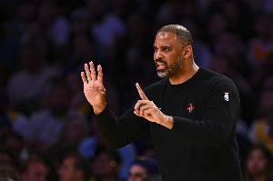 媒体人指出，绿火两队实力存在差距，乌度卡对阵老东家时展现了强硬的执教策略。