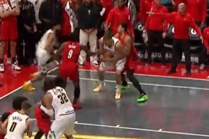 不满判罚！掘金主帅：我们也得学会从后面抱人，反正碰到球就争球。