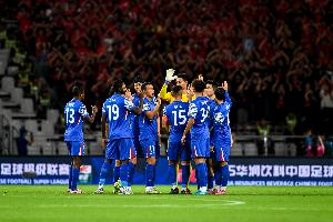 记者：申花今日出征马来西亚，将出战亚冠比赛，此次考察外援组合是为了给最终抉择提供参考。