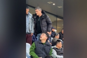 记者：U22国足主帅安东尼奥现场观战海牛对阵三镇