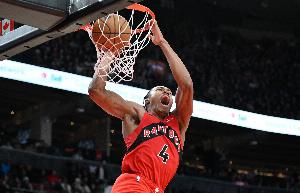 猛龙队史至少砍下15分10篮板5助攻5盖帽的球员：巴恩斯3次，其他球员均为0次。