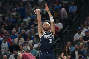 库里：我建议他人效仿克莱的投篮方式，我的投篮虽不标准，但能实现更快的出手速度。