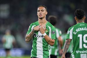 安东尼两轰世界波且9场5球2助，却仍遭安帅无视落选巴西名单。