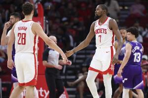 乌度卡：申京很擅长处理局部多打少 所以我们很欢迎对面包夹KD