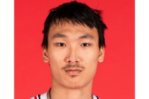 媒体人：淡厚然有望稳坐西雅图大学首发五号位。