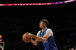 基德回应弗拉格罚球21连中提问：别问了，我得告诉他你乌鸦嘴了。