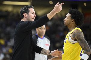 25分6助！八村塁：小尼克-史密斯呕吐后状态异常火热