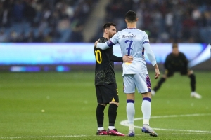 曼联旧将认为将梅西与C罗对立起来是可悲的，并表示自己欣赏这两位球员身上的不同优点。