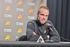 太阳主帅谈勇士：其攻防转换与跑位速度独树一帜，狄龙领到技术犯规时场上曾出现争执。