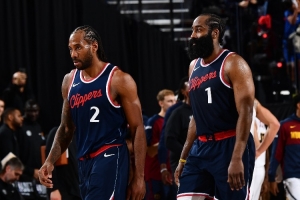 美媒报道：当伦纳德与哈登同时在场时，快船队的净胜分显著下滑，且球队在对抗方面表现不足。