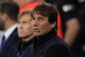 欧冠4轮仅取得1胜！《罗马体育报》为那不勒斯球员评分：孔蒂5.5分，克瓦拉茨赫利亚与霍伊伦同为5分。